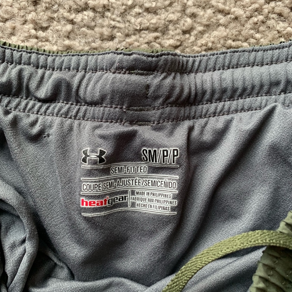 Shorts - Picture 3 of 3
